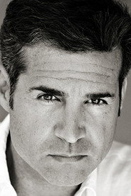 Photo of Paki Valente as Roberto