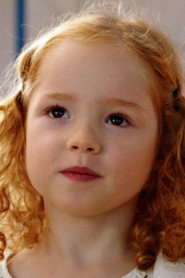 Photo of Margaux Le Caoussin as Zoé