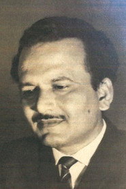 Photo of Kaffey Khan as Art admirer