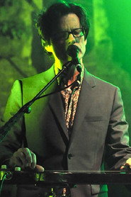 Photo of Mark Hart as piano, keyboards, electric guitar