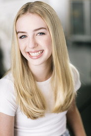 Photo of Isla Crerar as Chloe Hunt
