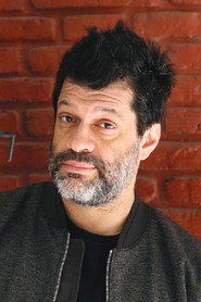 Photo of Esteban Podetti as Agente James Dana