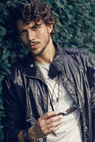 Photo of Julio Fernandes as Boy I