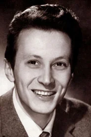 Photo of Marco Vicario as Beto Avilés