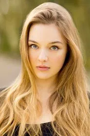 Photo of Chloé Booyens as Sarah Wells