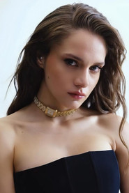 Photo of Miray Daner as Aslı