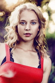 Photo of Maren Kraus as Janine Winter