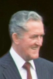 Photo of Pat Ryan as Roberts, Plainclothesman