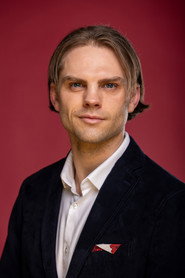 Photo of Wesley Mahoney as Barman