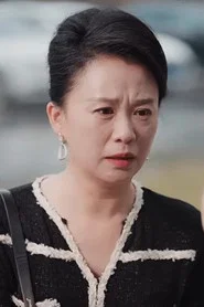 Photo of Liu Xin Ying as Mother Li
