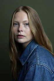 Photo of Sofie Theobald as Bella