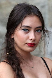 Photo of Neslihan Atagül as Dilara / Handan