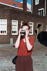 Photo of Pien Vroonland as luisterend meisje / ik