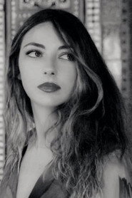 Photo of Lara Fernández as Antigua novia