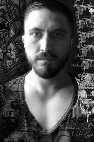 Photo of Iñaki Oñate as Voice