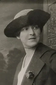 Photo of Lina Woiwode as Mutter Ebeseder