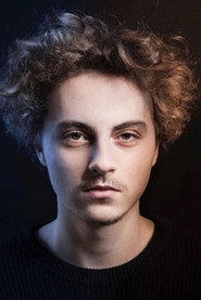 Photo of Aaron Roggeman as Fré