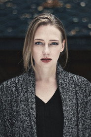 Photo of Elena Ozari as Ona