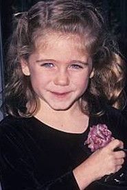Photo of Kelsey Lowenthal as Young Heidi