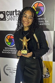 Photo of Luiza Borges as Alice