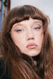 Photo of Lilla Kizlinger as Zoé