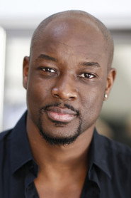 Photo of Terrence Amadi as Le médecin réanimateur