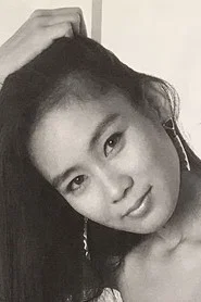 Photo of Asami Yamaguchi as Woman on the beach