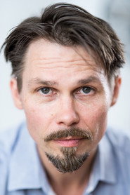 Photo of Nickel Bösenberg as Konrad Geiger