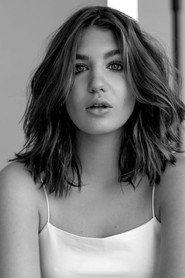 Photo of Sophie Nélisse as Zoe Tanner