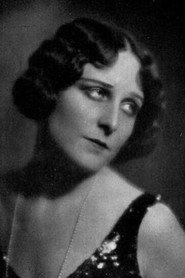 Photo of Mimi Aylmer as Renée, la mannequin