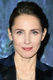 Photo of Tuva Novotny as Linn