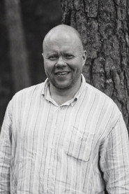 Photo of Tom Petäjä as Sairaalapappi