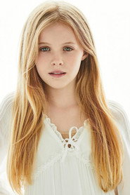Photo of Alyla Browne as Dee