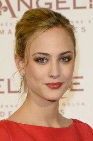 Photo of Nora Arnezeder as Honey Bee Porter