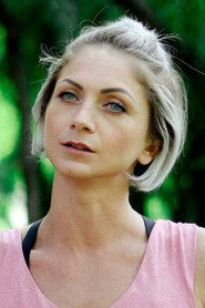 Photo of Oana Antonovici as Iulia / Dragos' wife