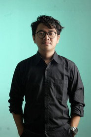 Photo of Deris Muhamad as Mbah Dukun