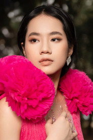Photo of Hà Phương as Vân