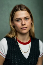 Photo of Honor Koe as Eleanor