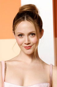 Photo of Iris Apatow as Zoe