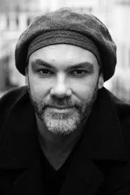 Photo of Gil do Carmo as Narrador