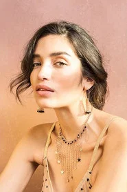 Photo of Alina Alexandra Félix Mansukhlal as Woman (present)