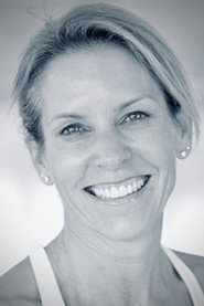 Photo of Leslie Appleby as Miss Pom
