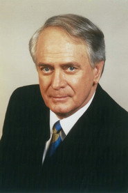 Photo of Gé Korsten as Dr. Dawid Retief