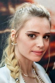 Photo of Jenny Perris as Alice