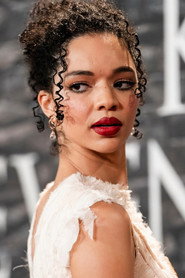 Photo of Tanzyn Crawford as Frankie Rae Kincade