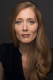 Photo of Cloé Xhauflaire as Directrice d'école