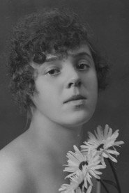 Photo of Albina Kausi as tädi Rose