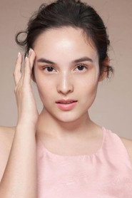 Photo of Chelsea Islan as Alfie