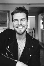 Photo of Rickard Rydin as Beach party guest 1