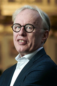 Photo of Martin Haselböck as Reverend Lee Dunklewood